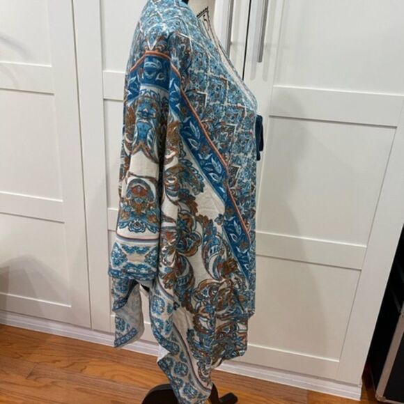 NWOT Chicos Wrap Shawl Blue White Brown Floral Size S M Excellent new condition - Picture 2 of 6
